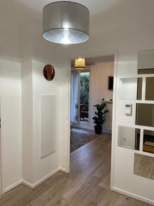 Apartment 28 M2 & Jardin Privatif 20 M2 Montigny-le-Bretonneux