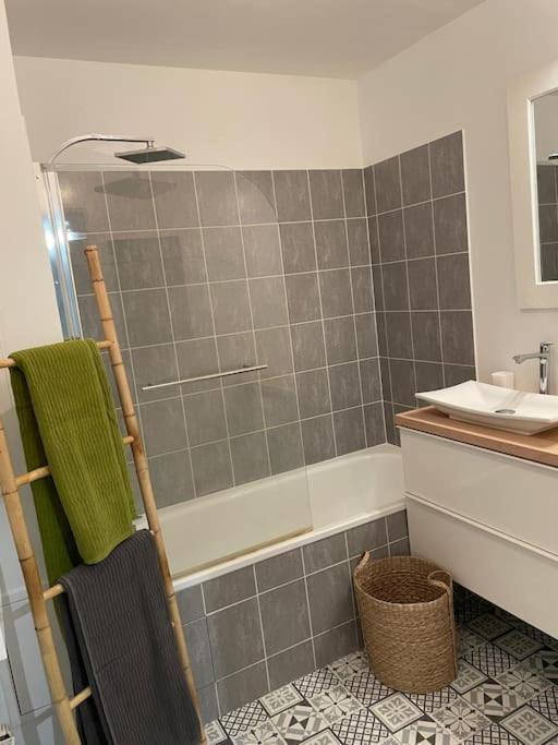 28 M2 & Jardin Privatif 20 M2 * Montigny-le-Bretonneux